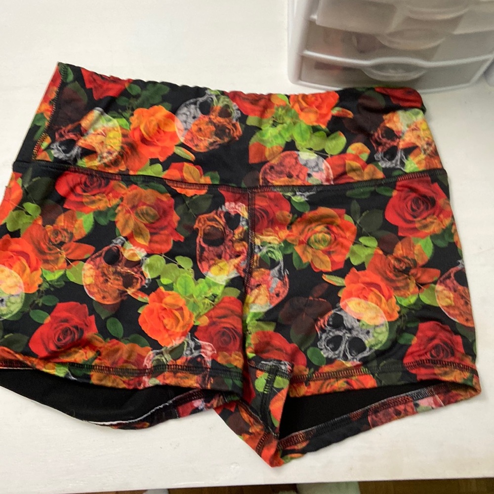 Fleo skull and rose workout shorts